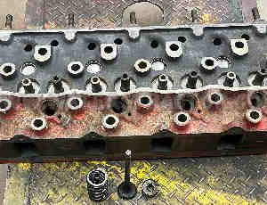 Cylinder Head, with Used Valves